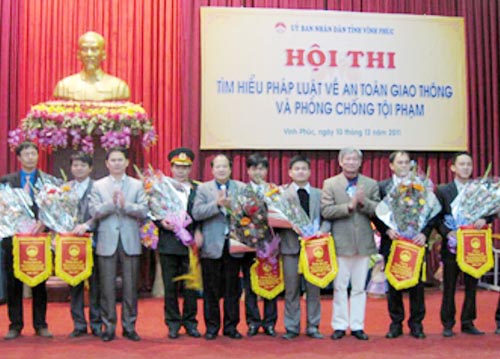 Vĩnh Phúc Nâng cao kiến thức pháp luật về an toàn giao thông và phòng chống tội phạm trong sinh viên